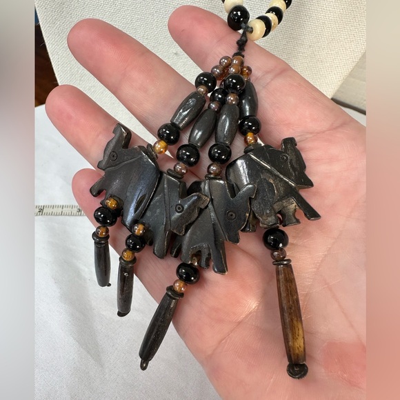Carved elephant tassel trade bead necklace - Picture 4 of 6